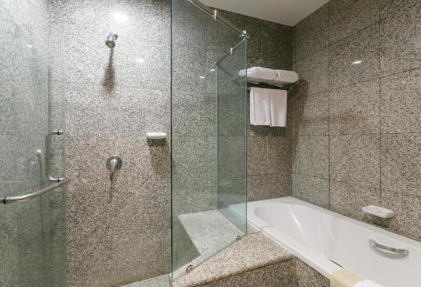 جناح, Amora Thapae Hotel Chiang Mai