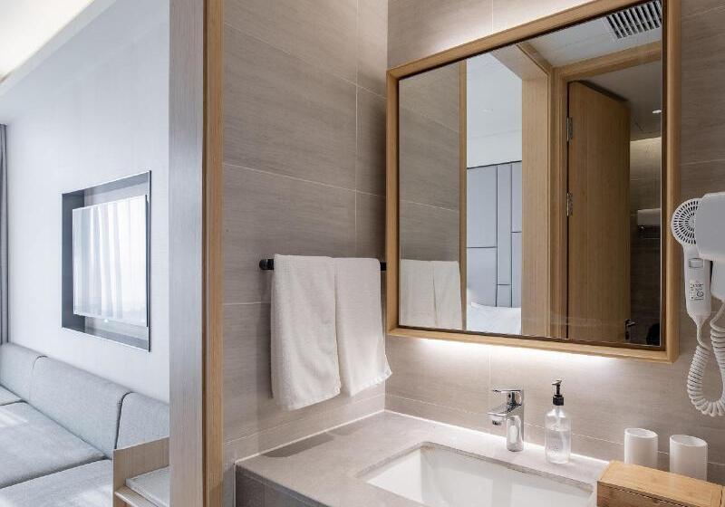 Quarto Triplo Estandar, Caparena