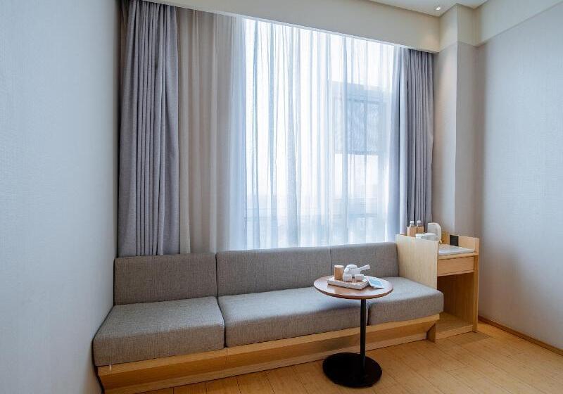 Quarto Triplo Estandar, Caparena