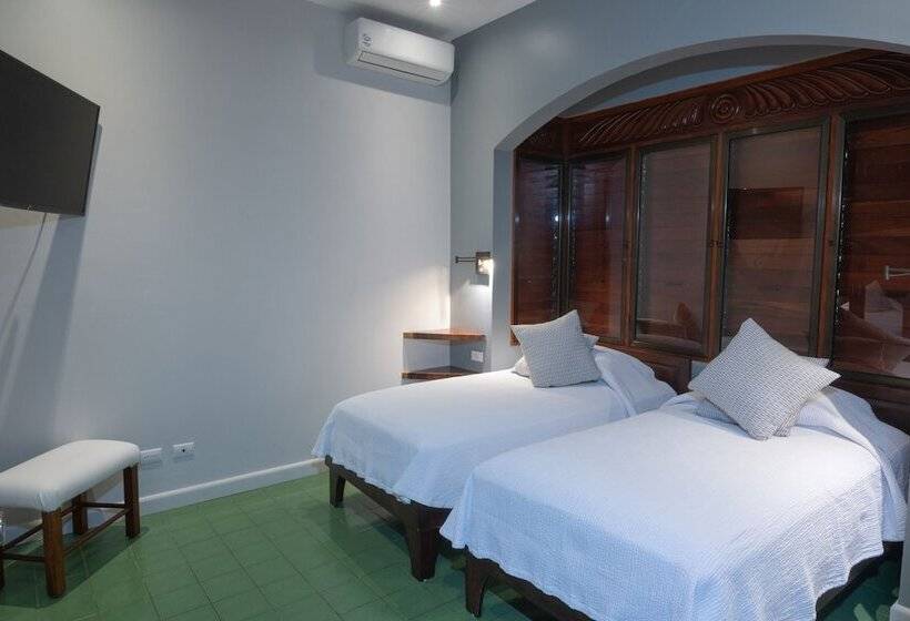 2 Bedroom Apartment Pool View, Club Del Mar Oceanfront