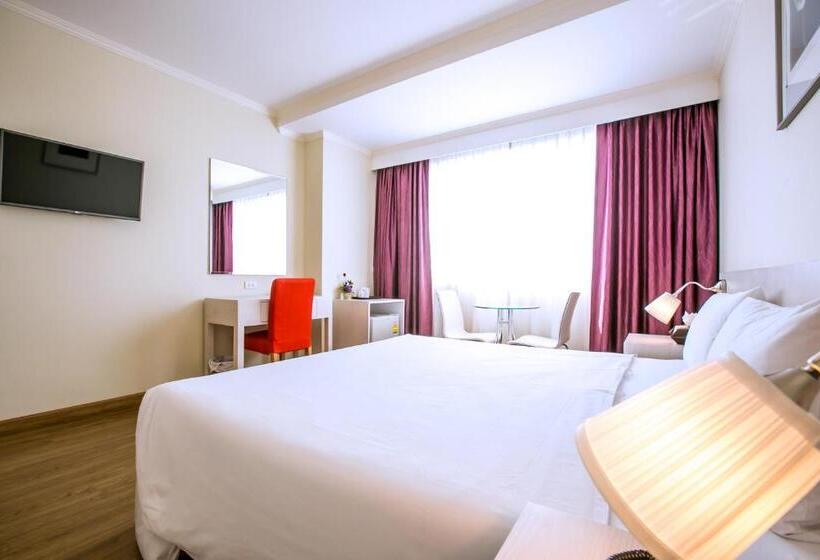 Quarto Deluxe, Elizabeth