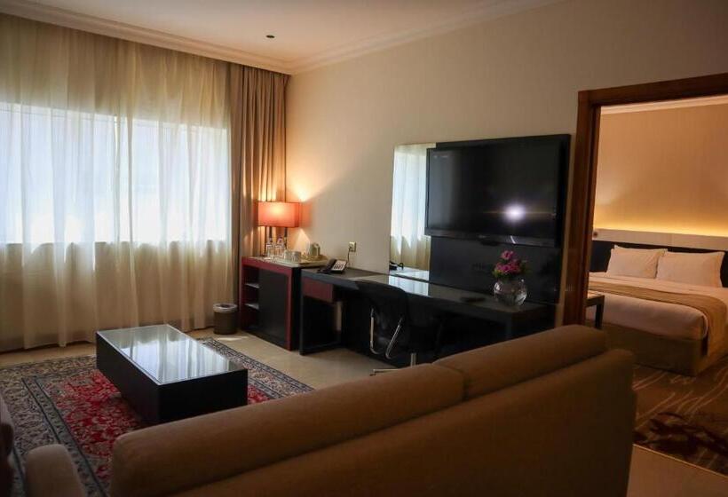 Президентский Люкс, Vision Imperial Hotel Formerly Excelsior Hotel Downtown