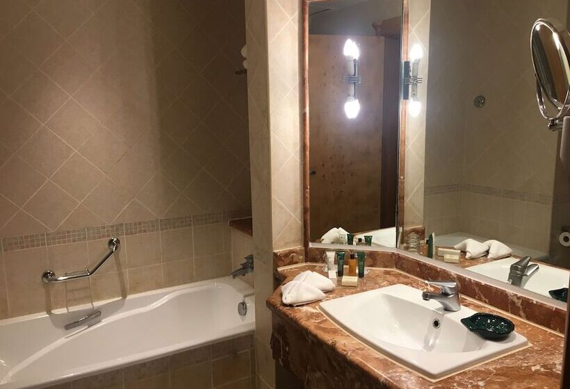 غرفة قياسية, Hilton Pyramids Golf
