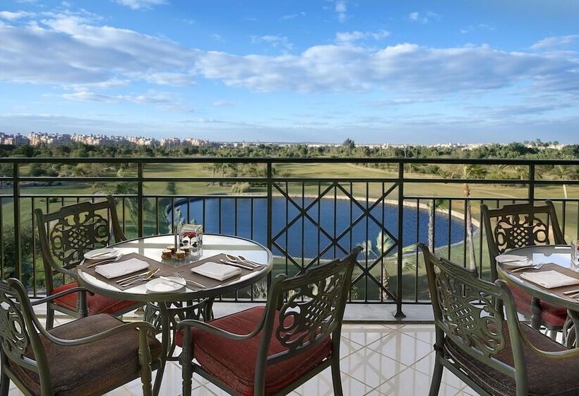 غرفة تنفيذية, Hilton Pyramids Golf