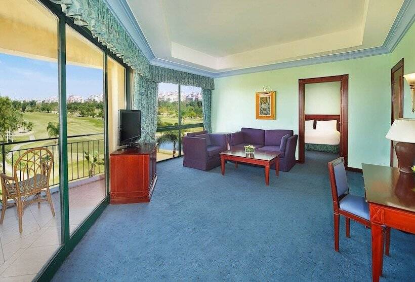 جناح إدارى, Hilton Pyramids Golf