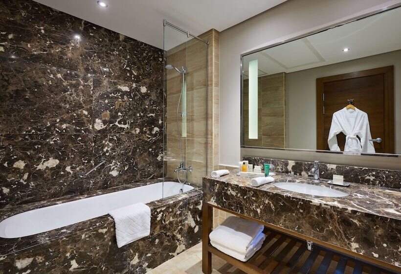 جناح ديلوكس, Hilton Pyramids Golf