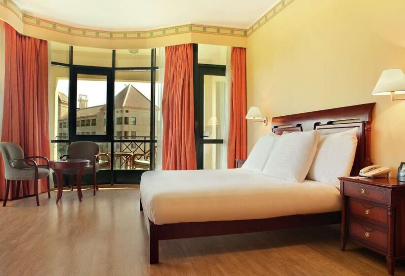 جناح ديلوكس, Hilton Pyramids Golf