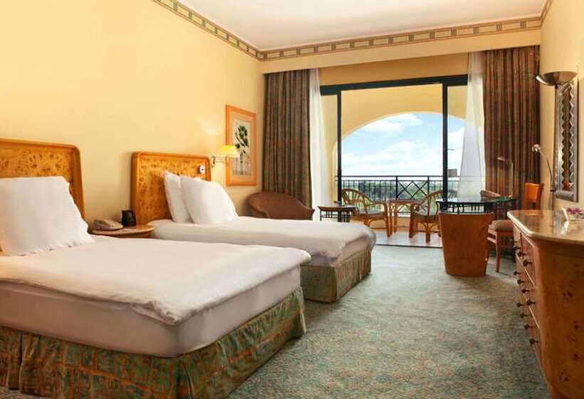 غرفة قياسية, Hilton Pyramids Golf