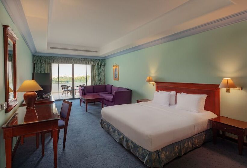 غرفة تنفيذية, Hilton Pyramids Golf