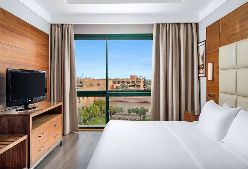 جناح إدارى, Hilton Pyramids Golf