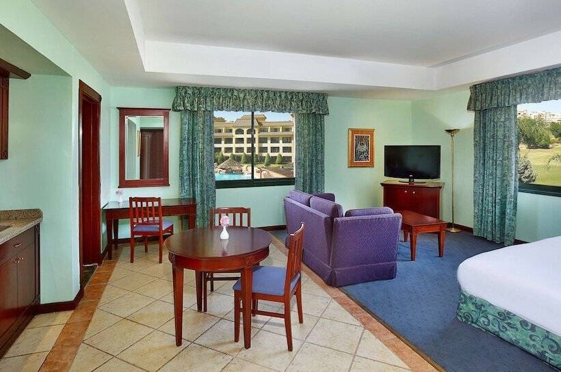 غرفة ديلوكس, Hilton Pyramids Golf