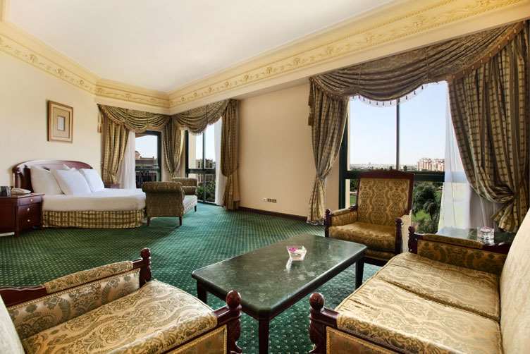 غرفة تنفيذية, Hilton Pyramids Golf