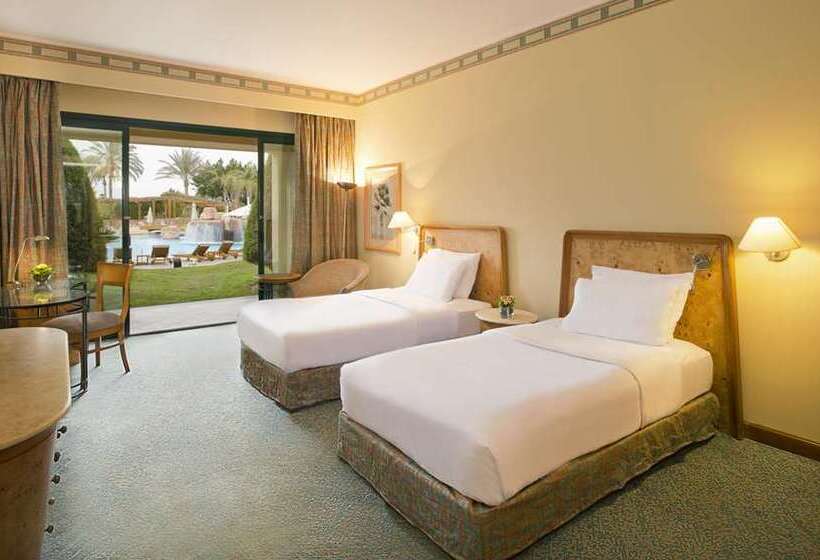 غرفة قياسية, Hilton Pyramids Golf
