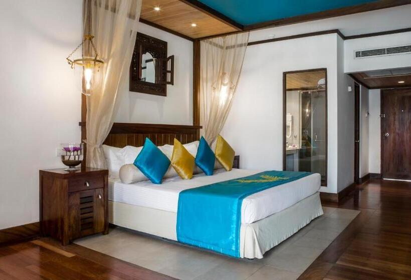Трехместный Номер Deluxe Вид на Море, Royal Palms Beach