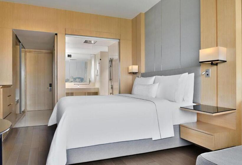 Номер Стандарт 2 Двуспальные Кровати, The Westin Mumbai Powai Lake