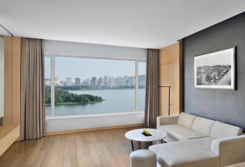Люкс Кровать Кинг, The Westin Mumbai Powai Lake