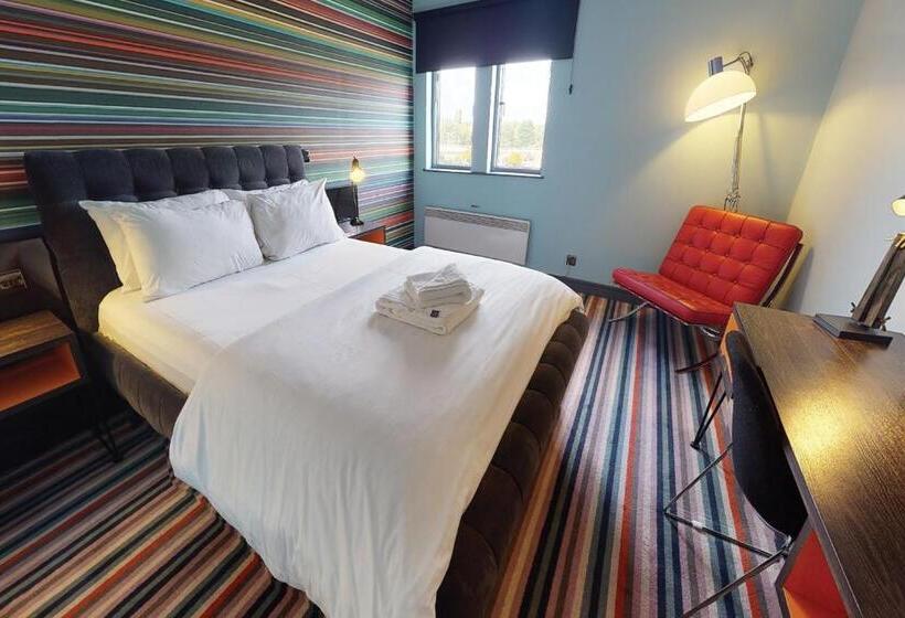 Номер Клуб, Village Hotel Birmingham Dudley