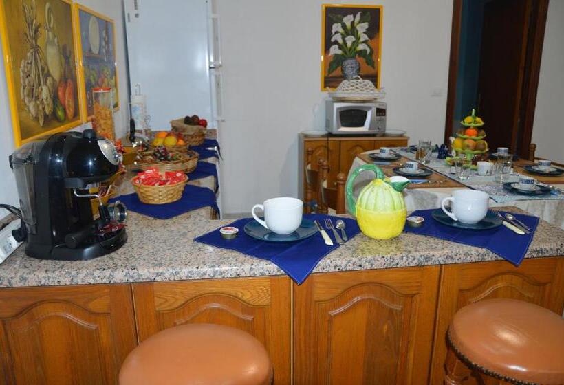 اتاق لوکس, B&b Vicolo Del Chiostro