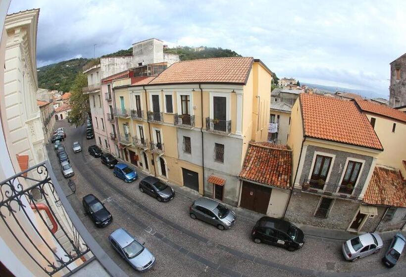 سوئیت با بالکن, Casa Lissania