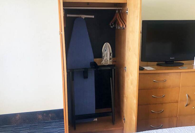 스위트, Days Inn By Wyndham Cocoa Beach Port Canaveral