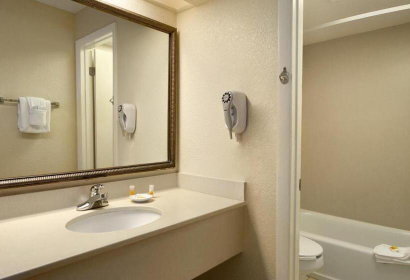 스탠다드 룸, Days Inn By Wyndham Cocoa Beach Port Canaveral