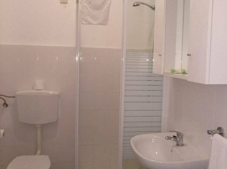 Estudio Estándar, Regina Apartamentos