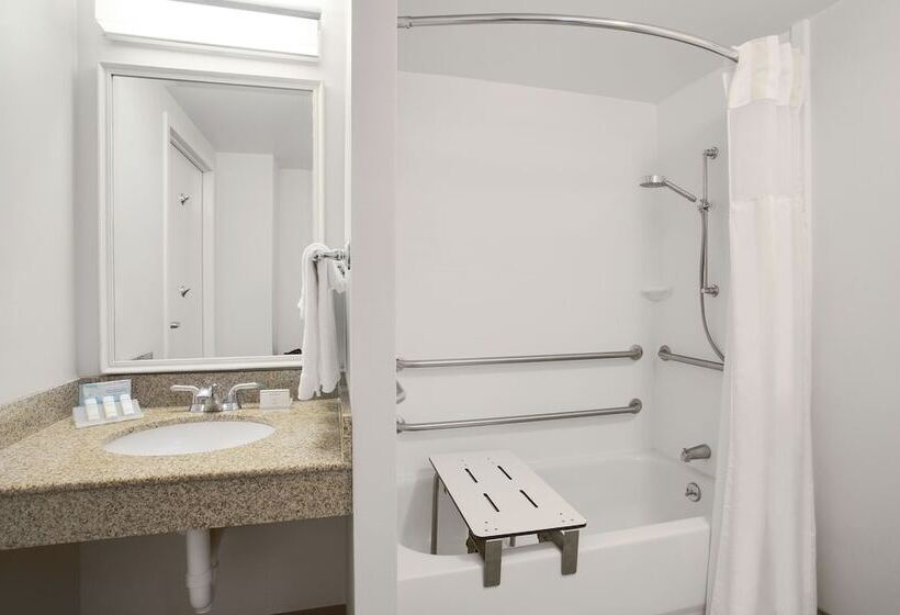 Номер Deluxe, Hilton Garden Inn Saratoga Springs
