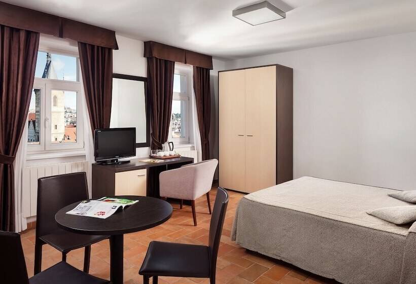 اتاق استاندارد سه نفره, Praga 1