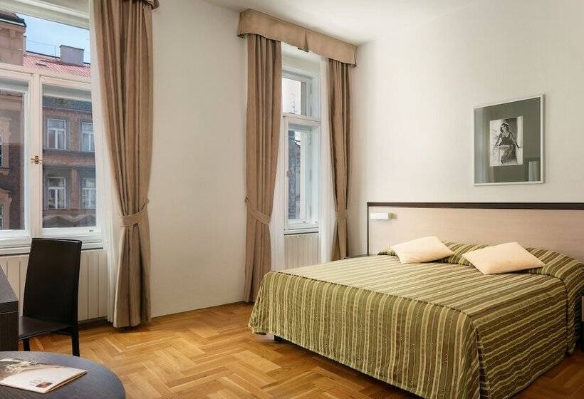 اتاق استاندارد سه نفره, Praga 1