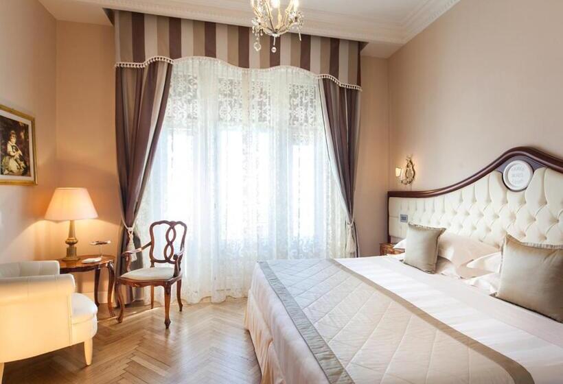 اتاق خانوادگی, Grand Hotel Rimini