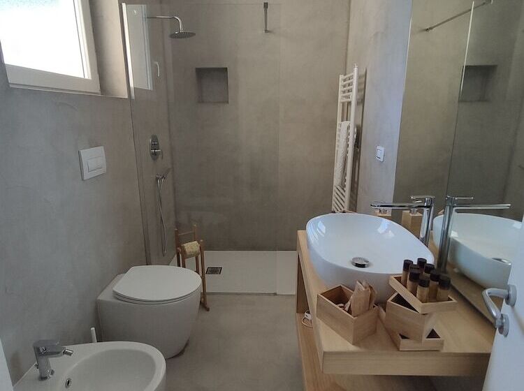 اتاق استاندارد با چشم‌انداز استخر, Artemisia B&b