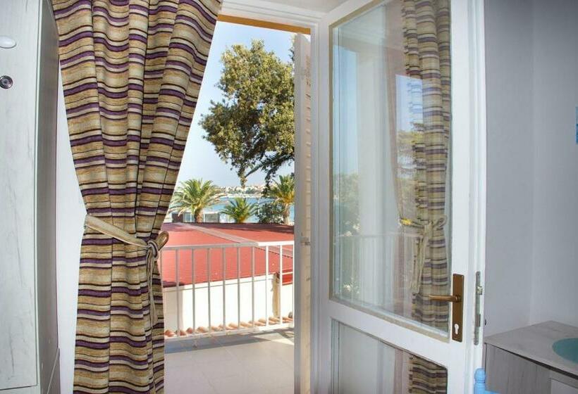 تختخواب در اتاق مشترک, Hostel Casa La Cha
