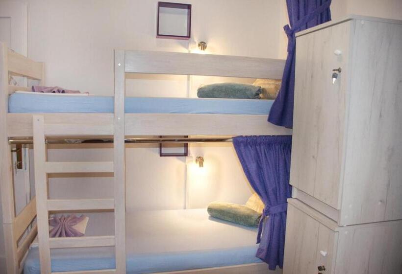 تختخواب در اتاق مشترک, Hostel Casa La Cha