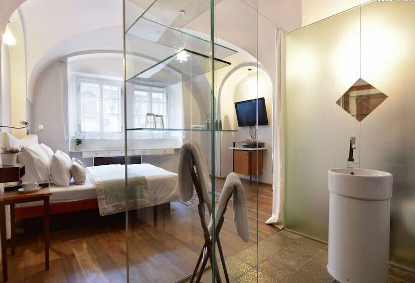 اتاق لوکس, Design Hotel Neruda