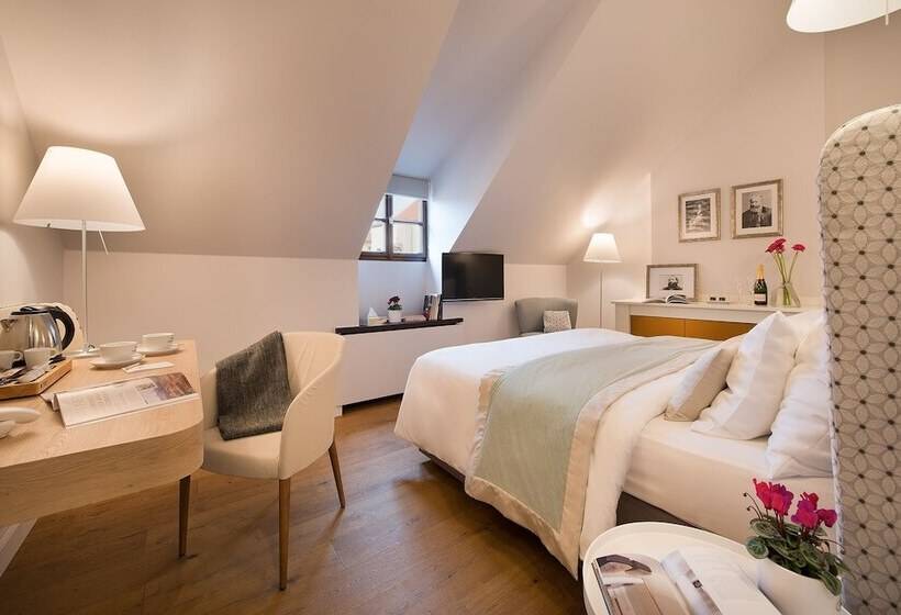 اتاق سوپریور, Design Hotel Neruda
