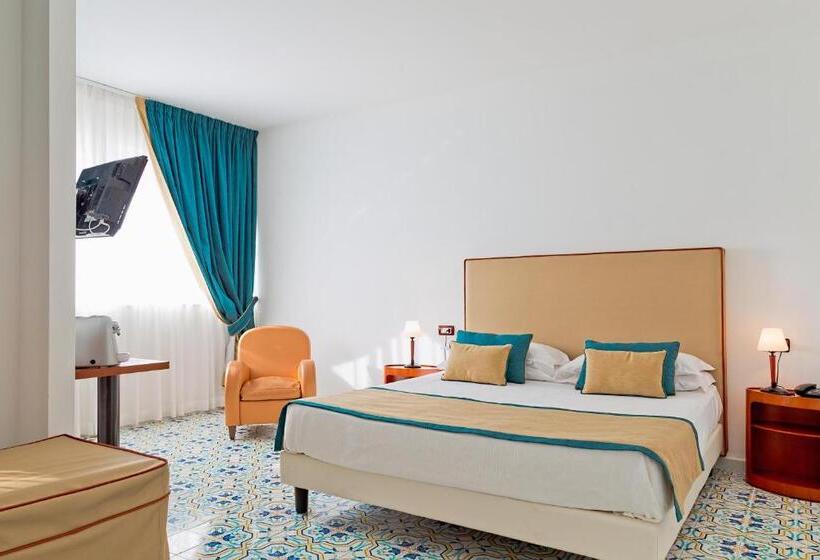ジュニアスイート, Mediterranea Hotel & Convention Center