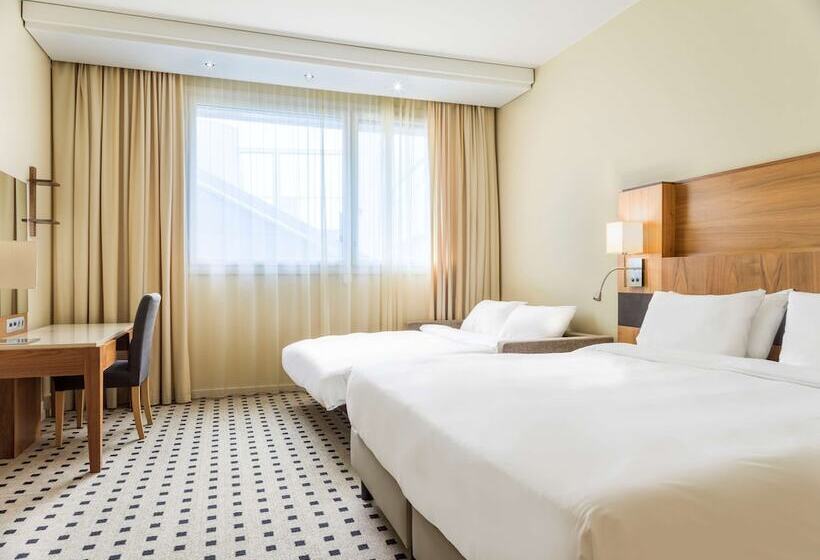 Семейный Номер, Radisson Blu Airport Terminal