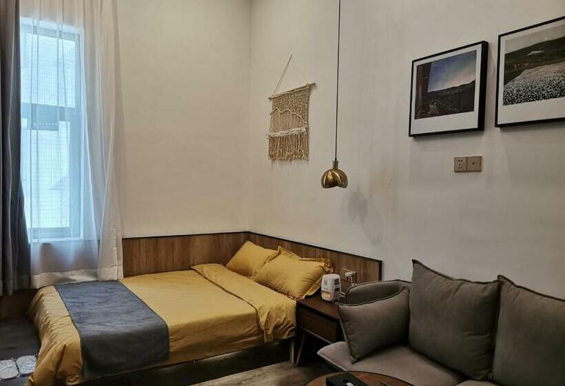 Quarto Economy, Ruiya Apart