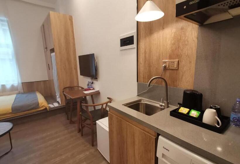 Quarto Economy, Ruiya Apart