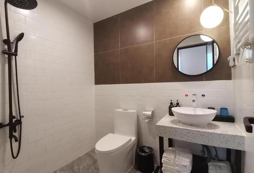 Quarto Economy, Ruiya Apart