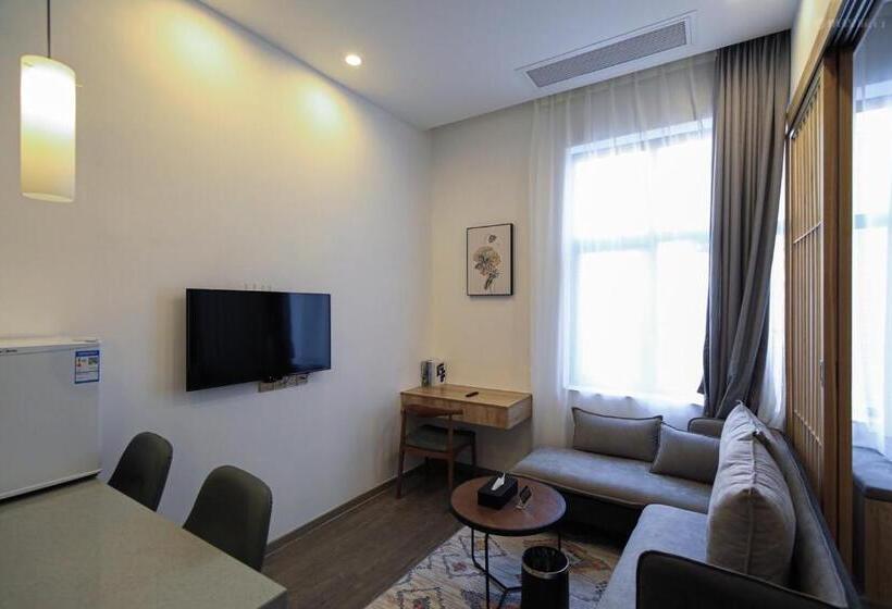 Quarto Superior, Ruiya Apart