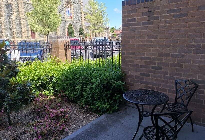 Номер Deluxe, The Abbey Motel Goulburn