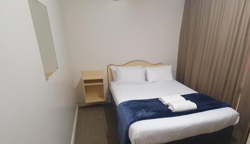 Семейный Номер, Billabong Motel