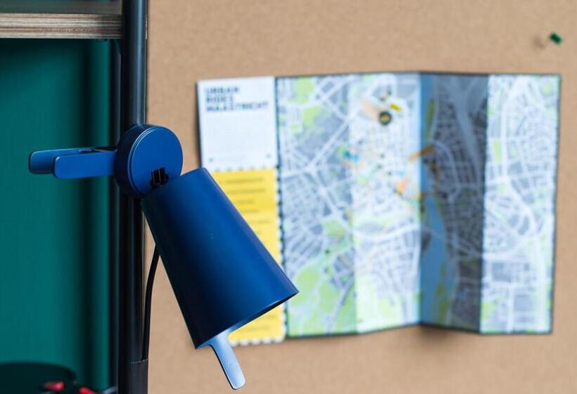 اتاق لوکس با تخت بزرگ, The Social Hub Delft