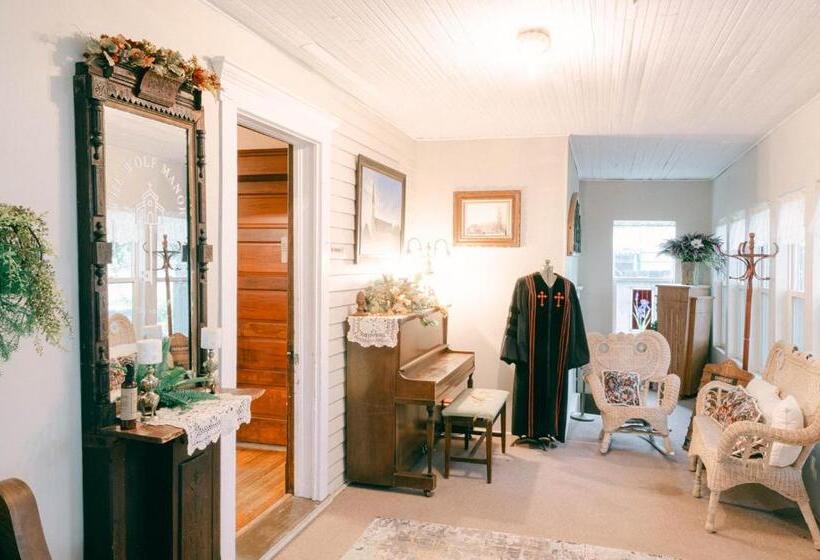 Номер Economy, The Wolf Manor