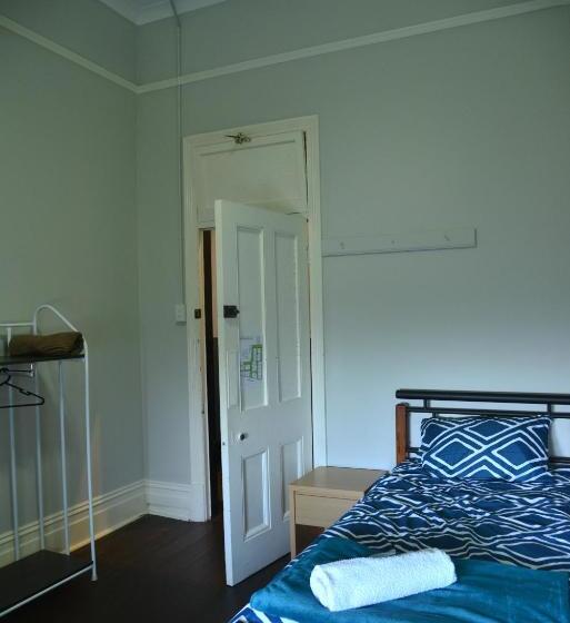 اتاق استاندارد یک تخته با سرویس بهداشتی مشترک, Geraldton Backpackers