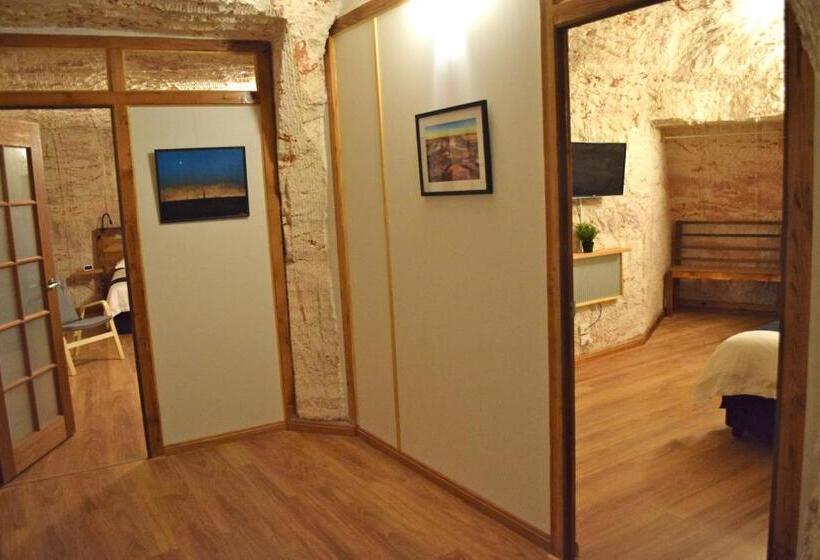 Апартаменты 2 Спальни, Dug Out B&b