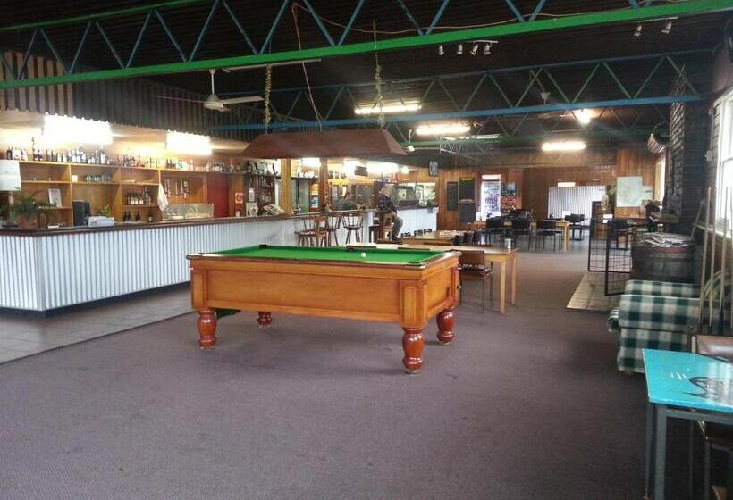 패밀리 룸, Tullah Tavern