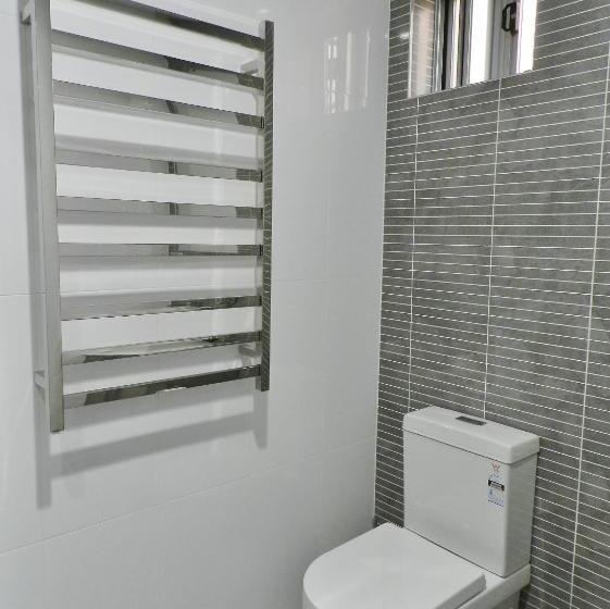 اتاق لوکس خانوادگی, Motel 24