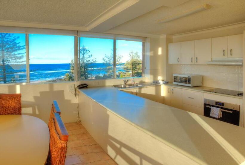 Superior 2-bedroom flat with a view, Oceania On Burleigh Beach